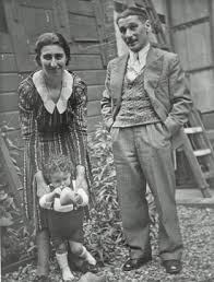 Leon Greenman with wife Esther and son Barnett, both of whom died in Auschwitz