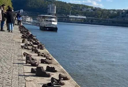 Danube holocaust memorial Budapest